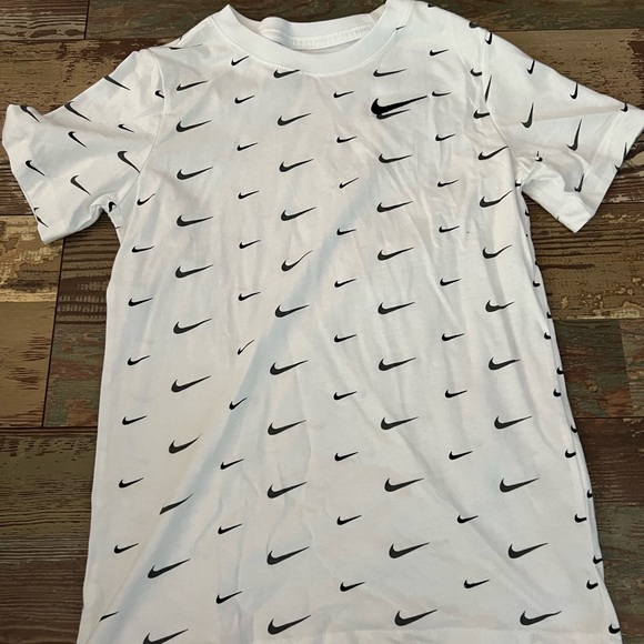 Nike Tee - Picture 1 of 3